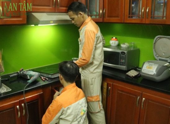 thợ sửa bếp điện từ chuyên nghiệp