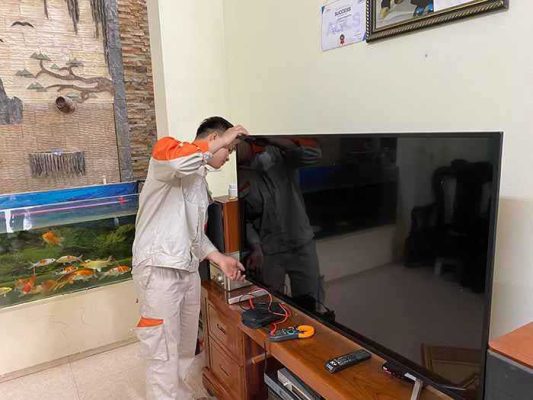 Thợ sửa tivi tại nhà